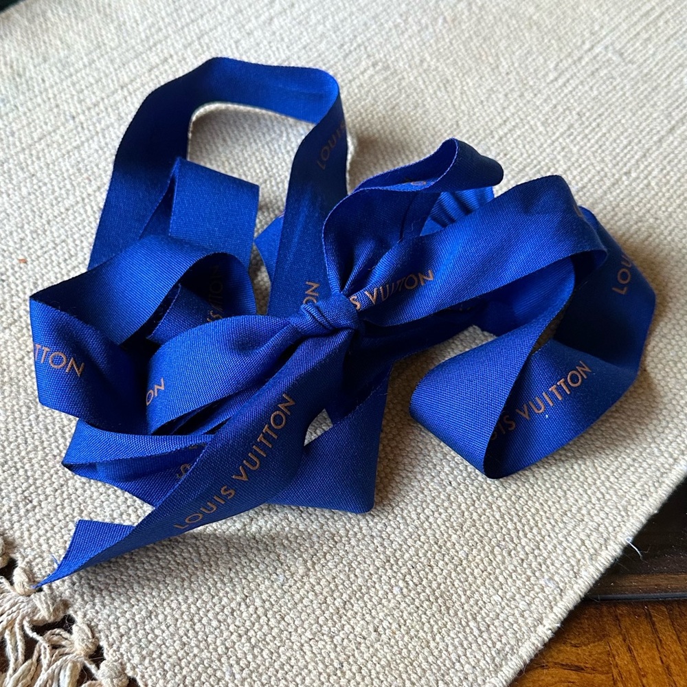 Louis Vuitton Ribbon - Picture 2 of 3